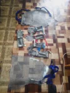 2 sorturi din zale si 5 manusi Set complect