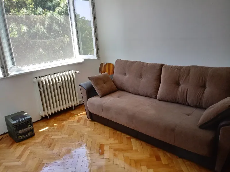 Vand apartament 2 confort 1 etaj 4/ 4 zona Nord Catinei - Imaginea 4