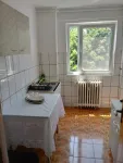 Vand apartament 2 confort 1 etaj 4/ 4 zona Nord Catinei - Miniatura 5