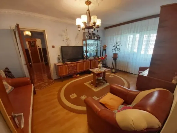 Apartament 3 camere, 74mp, zona Basarabia Diham, 120. 000euro - Imaginea 1