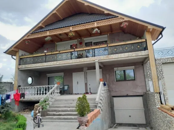 Casa, 5 camere, constructie 2012, teren 1600mp, Galati zona Umbraresti, 200. 000euro - Imaginea 1
