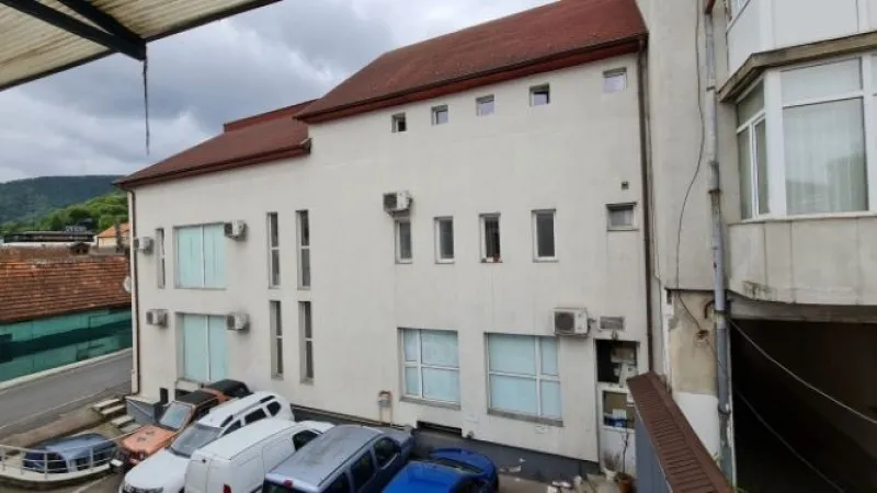 Inchiriez showroom, birouri, depozite, garaj in Brasov Ultracentral - Imaginea 4