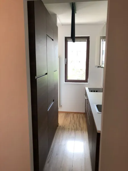 Inchiriez apartament 3 camere in zona de Nord- Intrarea Catedrei nr. 17- 23 - Imaginea 9