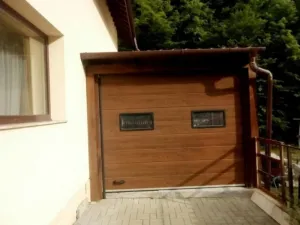 Usi de garaj rezidentiale