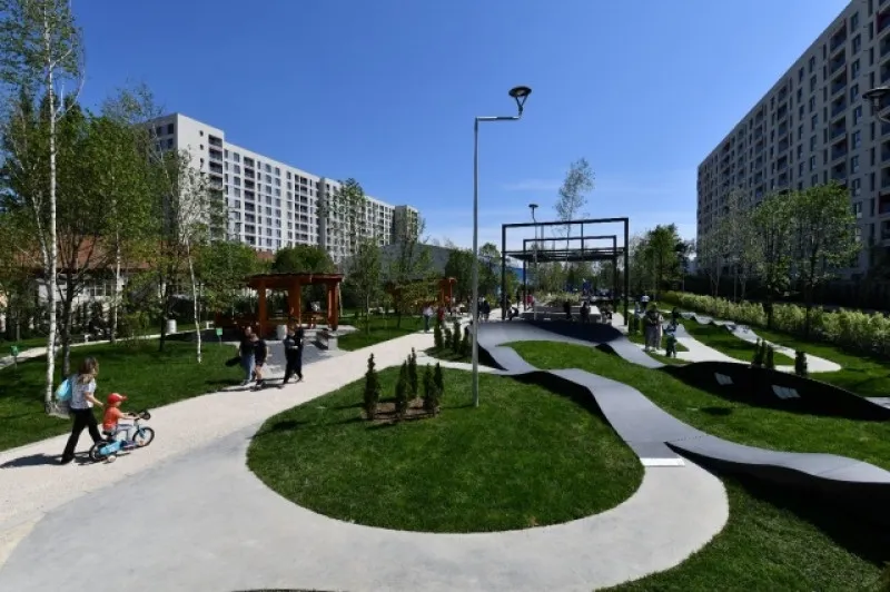 Garsoniera cu balcon 33mp, Bucuresti, Plaza Romania, 127. 000 euro - Imaginea 2