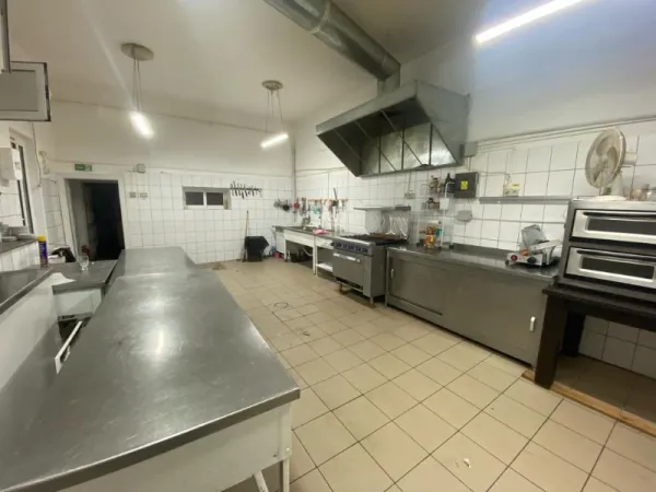 Vand spatiu comercial in Tecuci - Imaginea 6