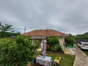 Casa si teren de vanzare