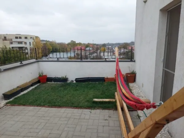 Apartament 3 camere, decomandat, 103mp, Sisesti, 157. 000euro - Imaginea 1