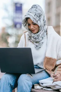 Traducator- translator hindi- romana- franceza - Traduceri autorizate limba hindi- franceza  - Traduceri Bucuresti- Romania