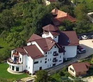 Transylvanian Inn Vila in Predelut, Bran Adresa: Strada Inginer Nicolae Boboc 10, Predelut 507026