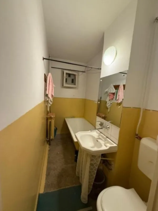 Apartament 2 camere, semidecomandat, 40mp, Ploiesti, Ofelia, 40. 399euro - Imaginea 4