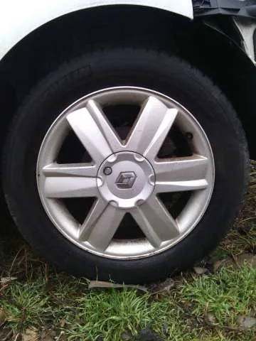 dezmembrez ieftin Megane 2 - Imaginea 1