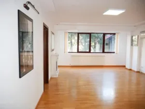 Inchiriez apartament 3 camere, decomandat, 110mp, Aviatorilor, 1. 950euro