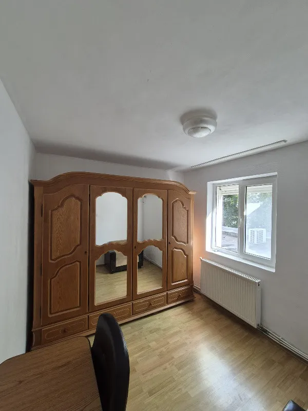 Inchiriez apartament locatie foarte buna - Imaginea 2