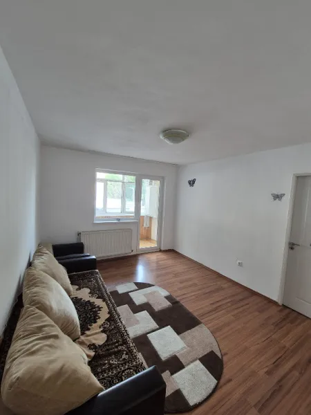 Inchiriez apartament locatie foarte buna - Imaginea 3