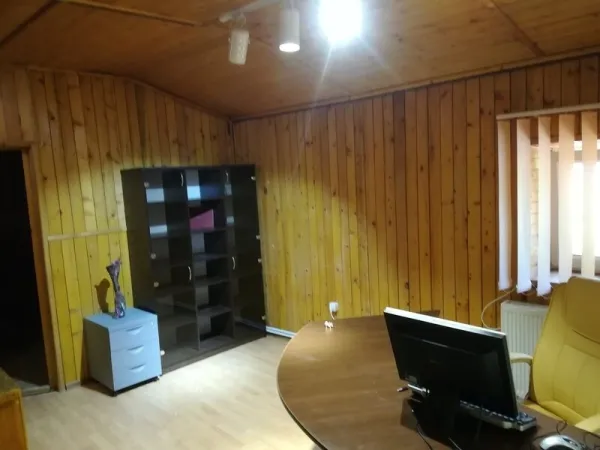 Unirii Calea Calarasilor- Hala Traian  vila p+ 1  etajul 1 apt. 2 cam 32 mp pt. activitati firme chiria 260 Euro - Imaginea 1