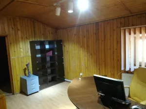 Unirii Calea Calarasilor- Hala Traian  vila p+ 1  etajul 1 apt. 2 cam 32 mp pt. activitati firme chiria 260 Euro