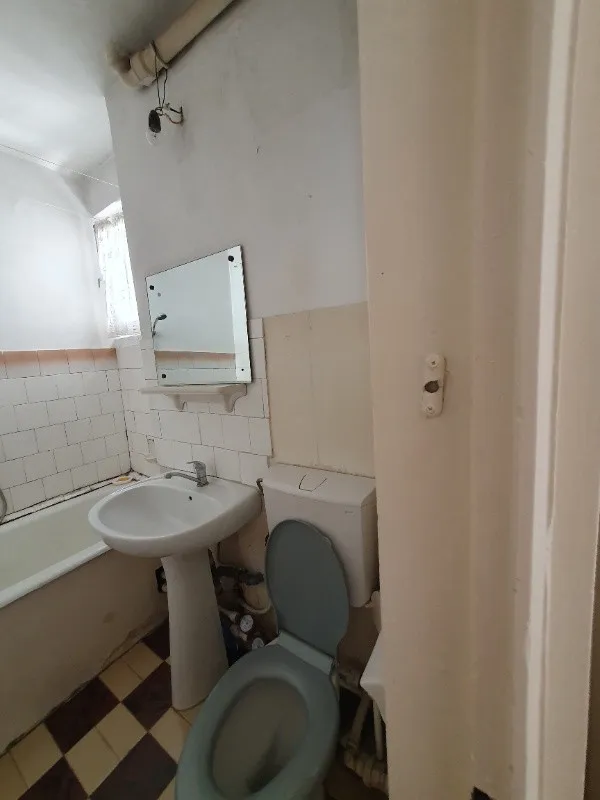 Proprietar, apartament 2 camere, ultracentral, utilat modest, 1500 RON - Imaginea 3