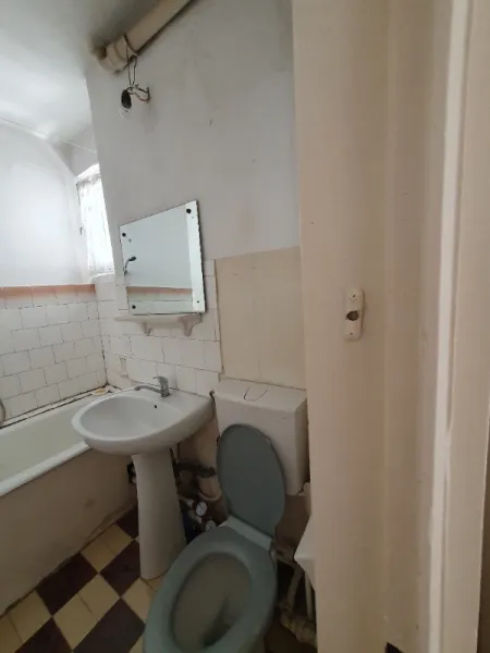 Proprietar, apartament 2 camere, ultracentral, utilat modest, 1500 RON - Imaginea 3