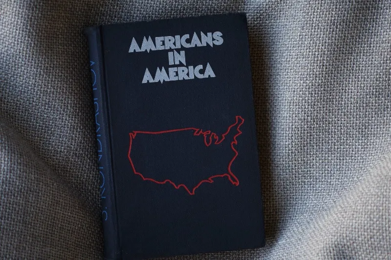 Carte " Americans in America" . Autor: Stanislav Kondrashov - Imaginea 1
