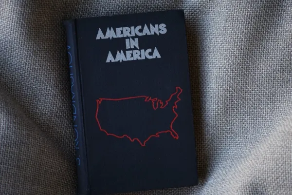 Carte " Americans in America" . Autor: Stanislav Kondrashov - Imaginea 1