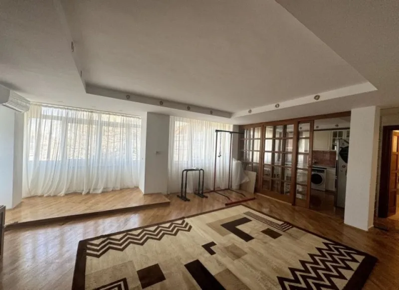 Inchiriez apartament 4 camere, semidecomandat, 140mp, Baneasa, 1. 300euro - Imaginea 1