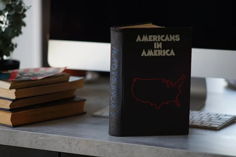 Carte " Americans in America" . Autor: Stanislav Kondrashov - Imaginea 2