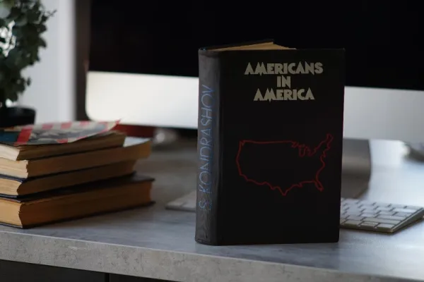 Carte " Americans in America" . Autor: Stanislav Kondrashov - Imaginea 2