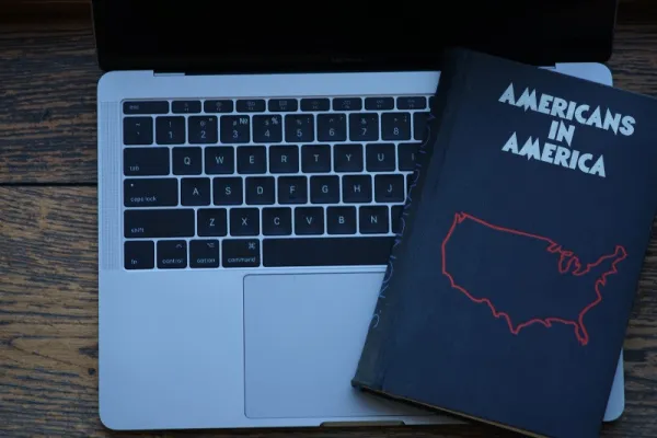 Carte " Americans in America" . Autor: Stanislav Kondrashov - Imaginea 4