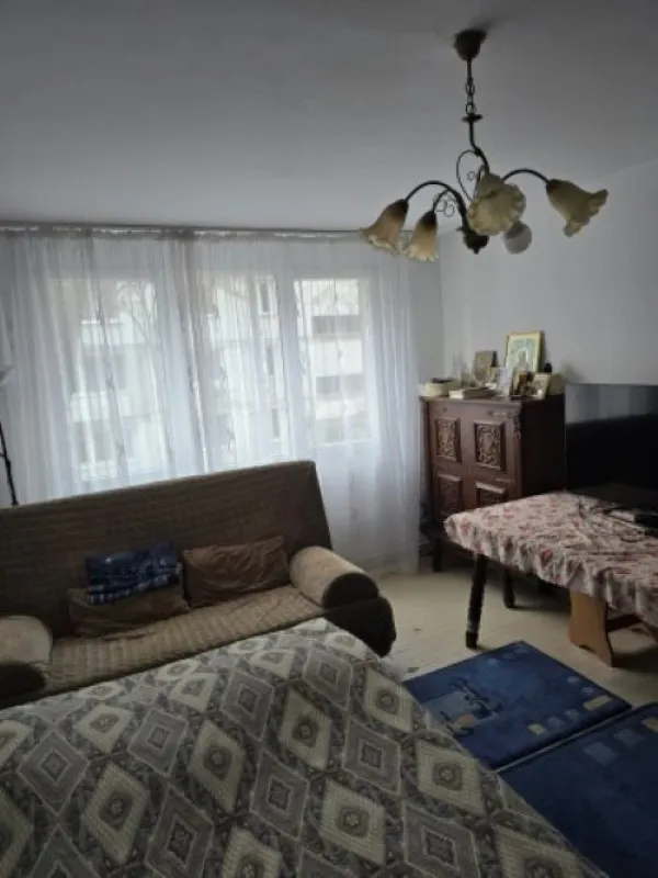 Apartament 4 camere, 77 mp, cartier Berceni, zona Straja, 125. 000euro - Imaginea 2
