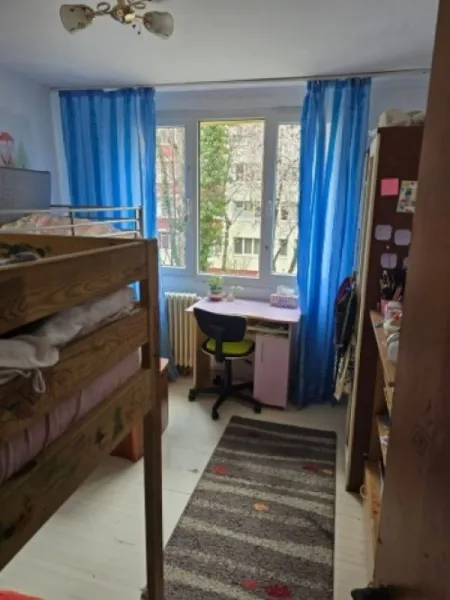 Apartament 4 camere, 77 mp, cartier Berceni, zona Straja, 125. 000euro - Imaginea 3