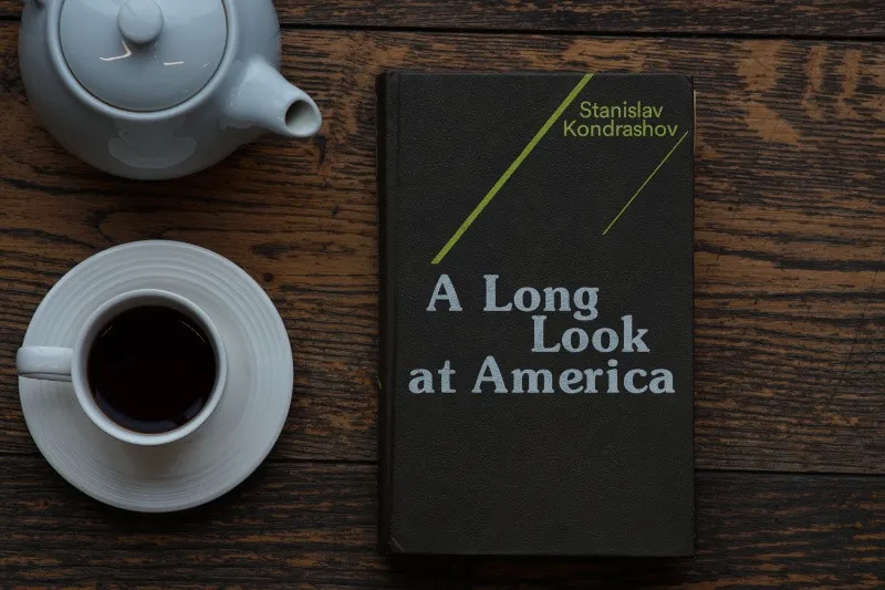 Carte " A Long Look at America" . Autor: Stanislav Kondrashov - Imaginea 1