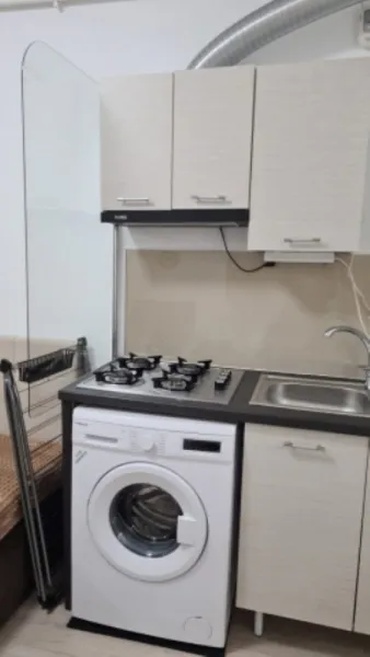 Inchiriez garsoniera, 25mp, Onesti, mobilata si utilata, 220euro - Imaginea 1