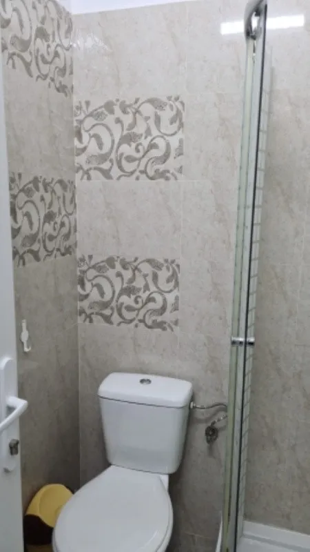 Inchiriez garsoniera, 25mp, Onesti, mobilata si utilata, 220euro - Imaginea 3