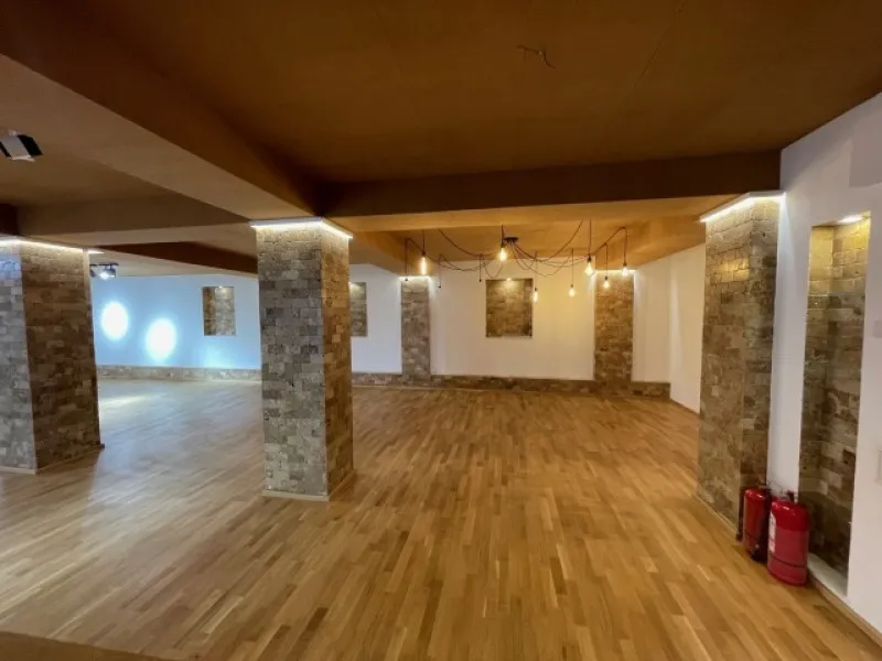 Inchiriez vila 600mp, P+ 3, Piata Danny Huwe, intersectia Razoare, 7000euro - Imaginea 4