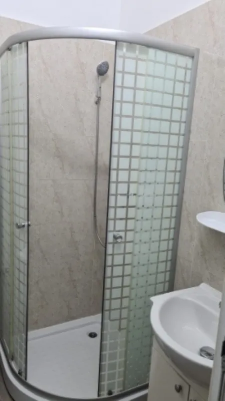 Inchiriez garsoniera, 25mp, Onesti, mobilata si utilata, 220euro - Imaginea 8