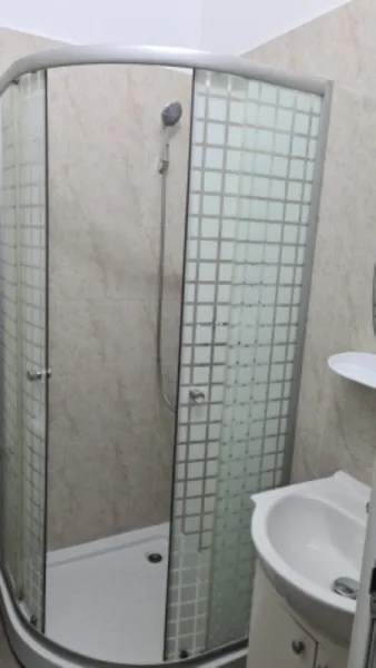 Inchiriez garsoniera, 25mp, Onesti, mobilata si utilata, 220euro - Imaginea 8