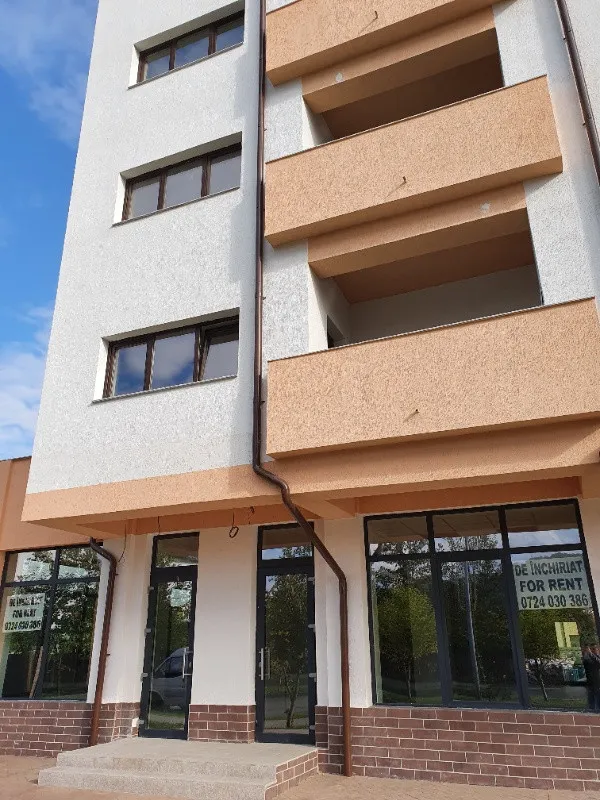 Spatiu comercial parter de inchiriat - 73 mp - 600 EUR/ luna - Showroom Bloc DC5, Ramnicu Valcea - Imaginea 5
