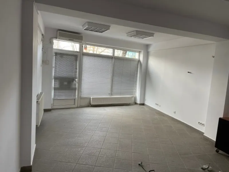 Inchiriez vila 600mp, P+ 3, Piata Danny Huwe, intersectia Razoare, 7000euro - Imaginea 9