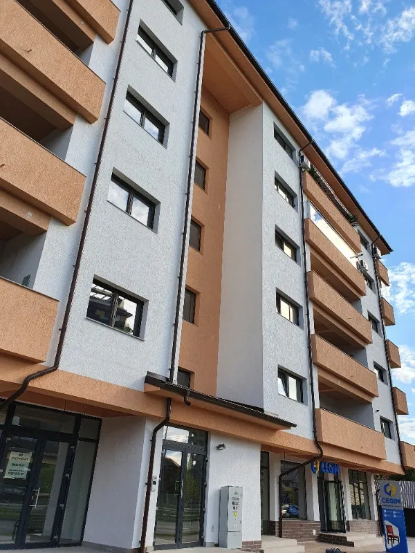 Spatiu comercial parter de inchiriat - 73 mp - 600 EUR/ luna - Showroom Bloc DC5, Ramnicu Valcea - Imaginea 6