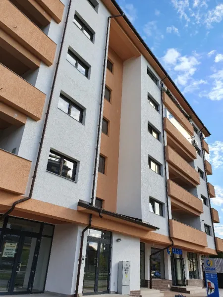 Spatiu comercial parter de inchiriat - 73 mp - 600 EUR/ luna - Showroom Bloc DC5, Ramnicu Valcea - Imaginea 6