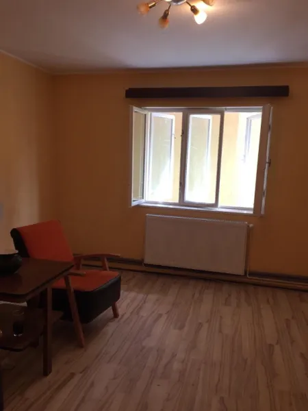 VAND DEMISOL SI PARTER situate in vila. Vila e compusa din D+ P+ E - Imaginea 4