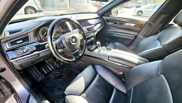 BMW Seria 7 - Imaginea 5