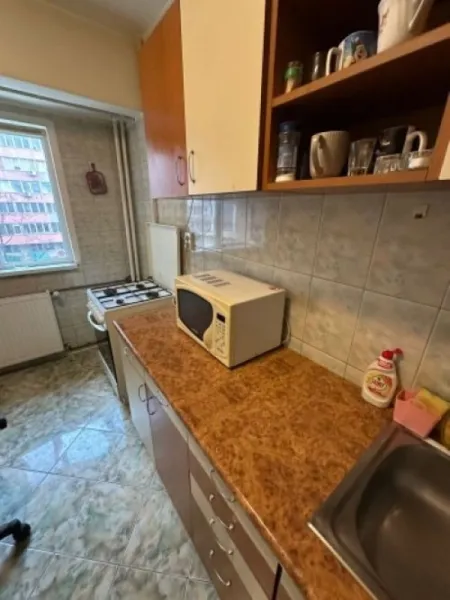Inchiriez apartament 4 camere, decomandat, 90mp, mobilat si utilat, Mihai Bravu, 900euro - Imaginea 2