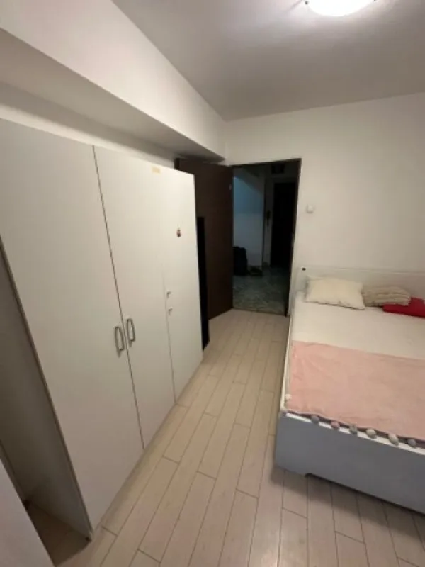Inchiriez apartament 4 camere, decomandat, 90mp, mobilat si utilat, Mihai Bravu, 900euro - Imaginea 4
