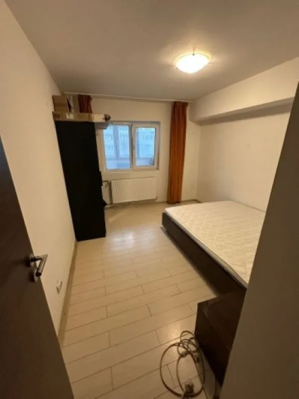 Inchiriez apartament 4 camere, decomandat, 90mp, mobilat si utilat, Mihai Bravu, 900euro - Imaginea 7