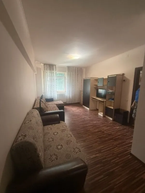 Inchiriez garsoniera 32mp, zona Stefan cel Mare, 400euro - Imaginea 1