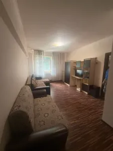 Inchiriez garsoniera 32mp, zona Stefan cel Mare, 400euro