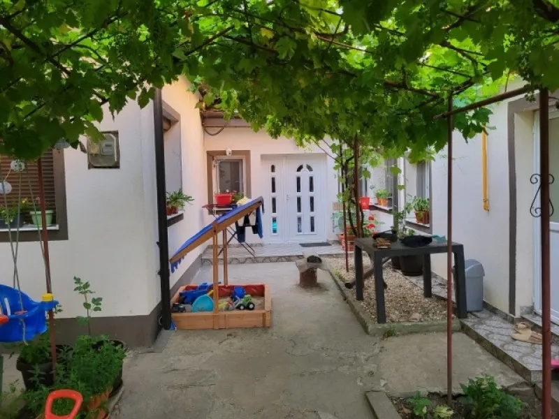 Casa, 4 camere, constructie 1970, teren 259mp, Bucurestii Noi, 215. 000euro - Imaginea 9