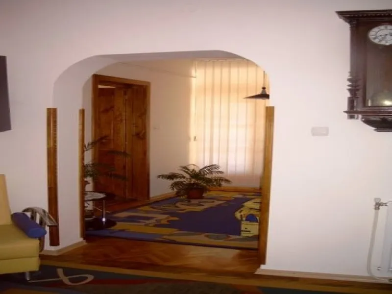 Casa, 4 camere, constructie 2004, teren 500mp, Deva zona Cetate, 160. 000euro - Imaginea 2